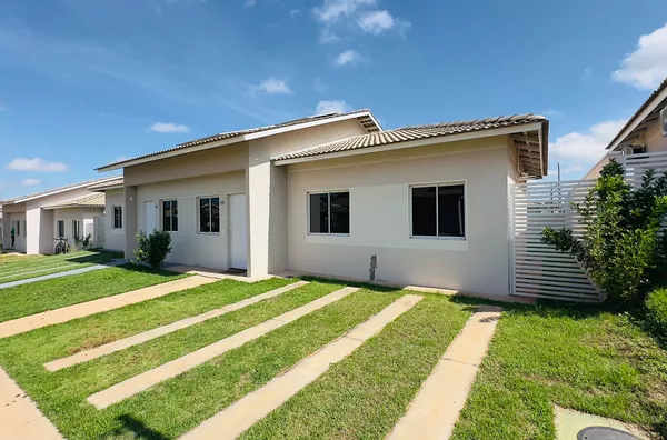 Casa em condomínio para venda com 3 quartos sendo 1 suíte, placa solar, no Bairro Chapel Do Sol, Várzea Grande!