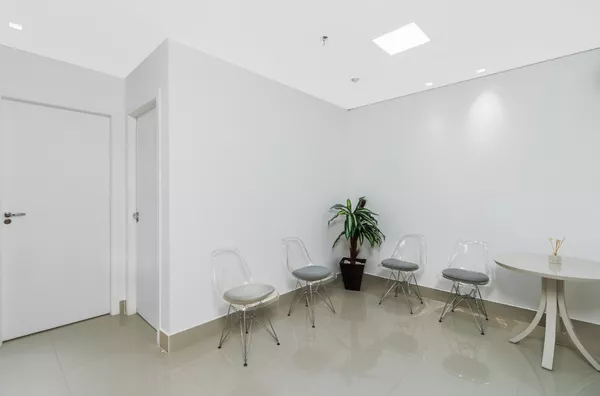 Excelente Sala comercial a  venda, na  Avenida do CPA 