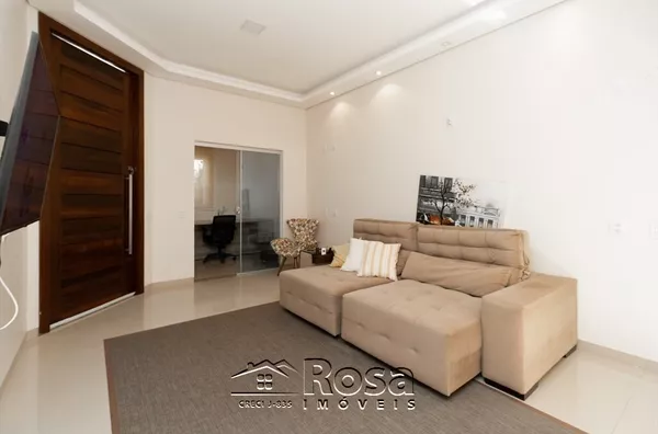 Casa Térrea à Venda com 3 Quarto(s), Sendo 1 Suíte, Armários Planejados na Cozinha, Equipado com Placa Solar Próximo ao Parque Tia Nair!