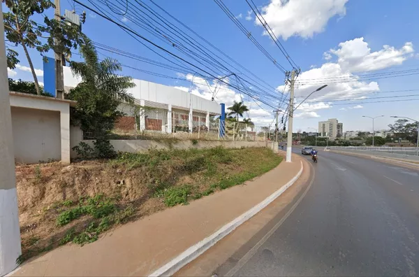 Terreno na Av. Rep Líbano, saída para Chapada