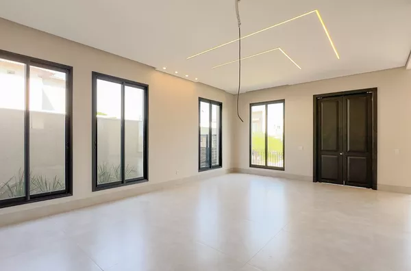 Casa à venda fachada Neoclassica, com 4 suítes no CONDOMÍNIO VILLA JARDIM, Cuiabá.