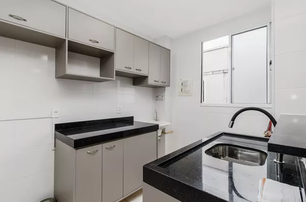 Apartamento à Venda com 2 Quartos, armários planejados no Condomínio Chapada da Costa, próximo ao Atacadão e Forte Atacadista, Cuiabá.