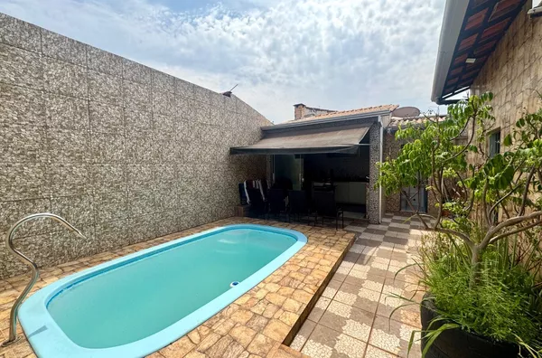 Casa térrea ampliada com piscina e churrasqueira,  Jardim Universitário, Cuiabá
