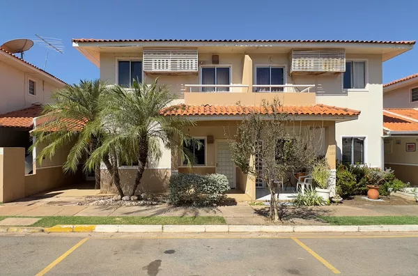 Sobrado com 3 Quartos sendo 2 Suítes, com armários Planejados no CONDOMÍNIO VILLA DI CAPRI, localizado no Bairro Despraiado, próximo ao Buffet Leila Malouf, Cuabá,