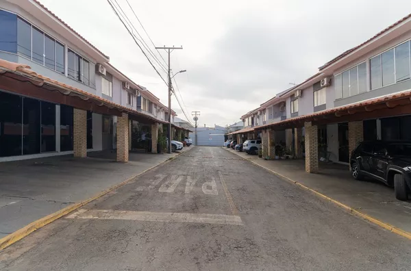 SOBRADO EM CONDOMÍNIO FECHADO para venda DESPRAIADO Cuiabá