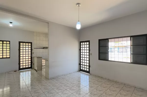 Casa para venda, 4 quarto(s) sendo 1 Suíte, próximo da Av. Fernando Correa da Costa,  Jardim Das Palmeiras, Cuiabá.