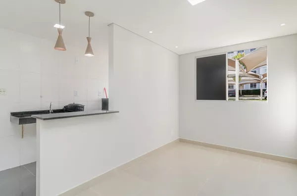 Apartamento à Venda no Térreo, todo reformado com 2 Quartos, no Condomínio CHAPADA DOS POENTES, próximo ao Centro de Várzea Grande.
