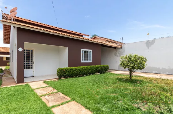 Casa Térrea com 3 Quartos, quintal amplo no Bairro Chapéu do Sol, Várzea Grande.