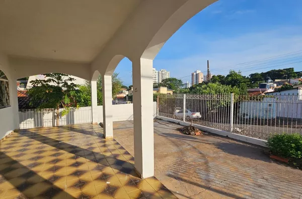Casa de Esquina em Avenida de grande circulação de veículos, para venda,  Quilombo, Cuiabá