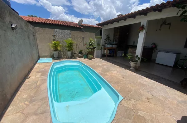 Linda casa para venda com piscina, por apenas R$369.000,00. Bairro COHAB SÃO GONÇALO, Cuiabá.