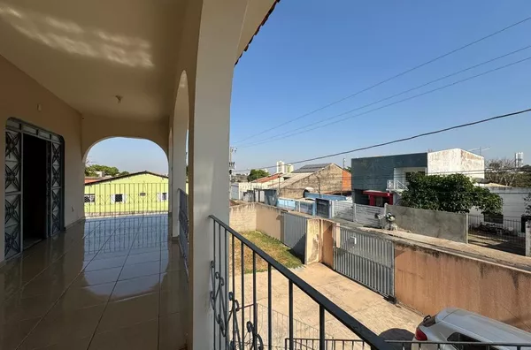 Sobrado e Terreno à venda com ótima localização no bairro Lixeira em Cuiabá.