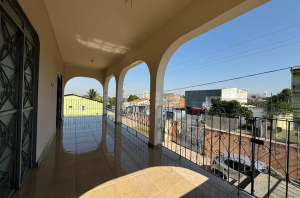 Sobrado e Terreno à venda com ótima localização no bairro Lixeira em Cuiabá.