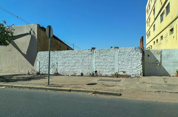 Terreno à Venda em Frente ao Cedic da Avenida Barão de Melgaço, Cuiabá.