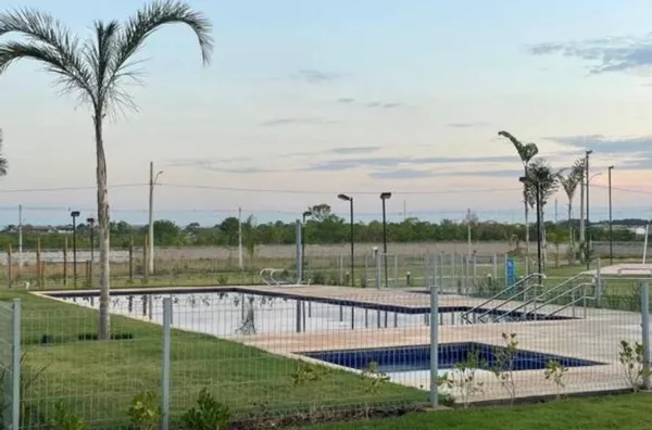 TERRENO NA AV. MÁRIO ANDREAZA, NO CONDOMÍNIO VERANA VÁRZEA GRANDE
