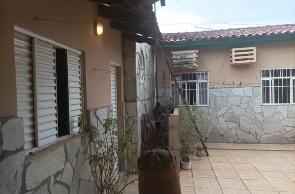 Casa para venda, 3 quartos,  Jardim Universitário, Cuiabá