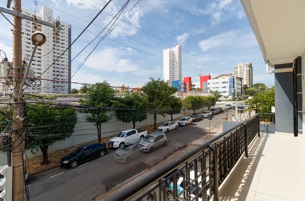 Imóvel Comercial para Venda e Locação com 7 Salas, 6 Banheiros e 14 Vagas de Garagem próximo ao Hospital São Mateus, Bosque da Saúde, Cuiabá.