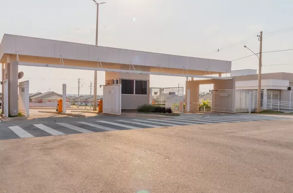 Casa em condomínio para venda com 3 quartos sendo 1 suíte, placa solar, no Bairro Chapel Do Sol, Várzea Grande!