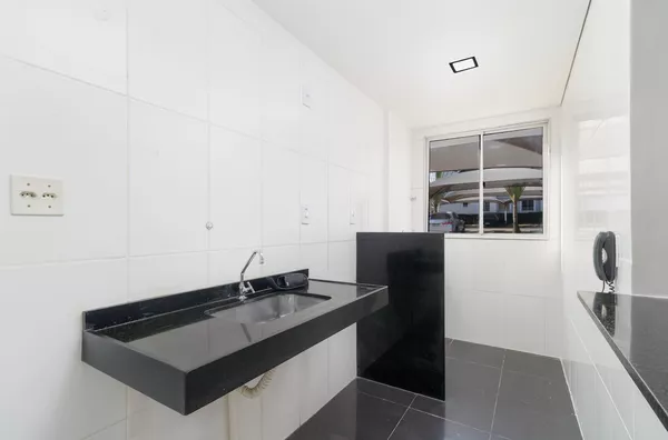 Apartamento à Venda no Térreo, todo reformado com 2 Quartos, no Condomínio CHAPADA DOS POENTES, próximo ao Centro de Várzea Grande.