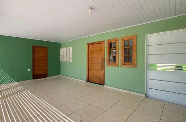 Casa para venda com 3 Dormitórios sendo 1 Suíte, escritório e quintal amplo, no Parque Cuiabá, Cuiabá.