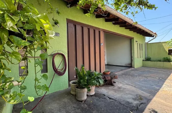 Casa térrea Residencial/Comercial para venda no Bairro Jardim Tropical, Cuiabá. Próximo ao Shopping 3 Américas e UFMT