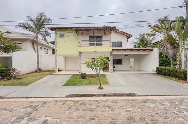 Sobrado à Venda com 5 Quarto(s), sendo 2 Suíte(s), varanda gourmet e piscina privativa, próximo ao Buffet Leila Malouf, Cuiabá.