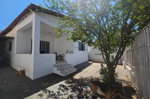 Casa para venda com perfeita localização comercial  no bairro  Jardim Cuiabá