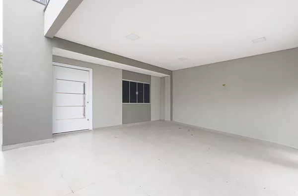 Sobrado à Venda com 3 Dormitórios, sendo 1 Suíte e Armários Planejados, próximo ao Shopping Estação, Cuiabá.