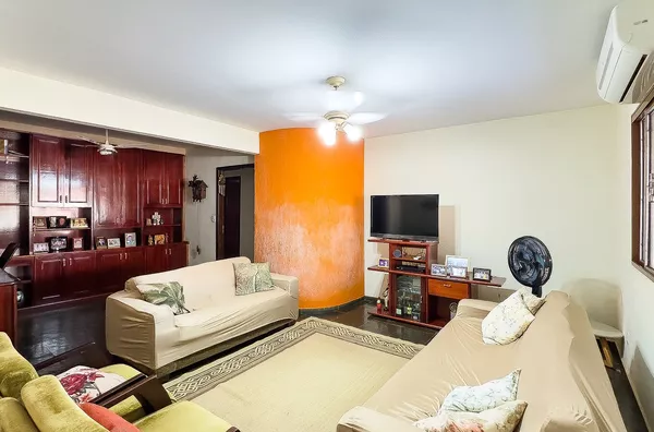 Casa Térrea Comercial/Residencial com Energia Solar e 4 Quartos em Localização Nobre - Próximo à UFMT - Cuiabá/MT