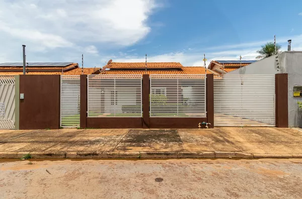 Casa Térrea com 3 Quartos, quintal amplo no Bairro Chapéu do Sol, Várzea Grande.