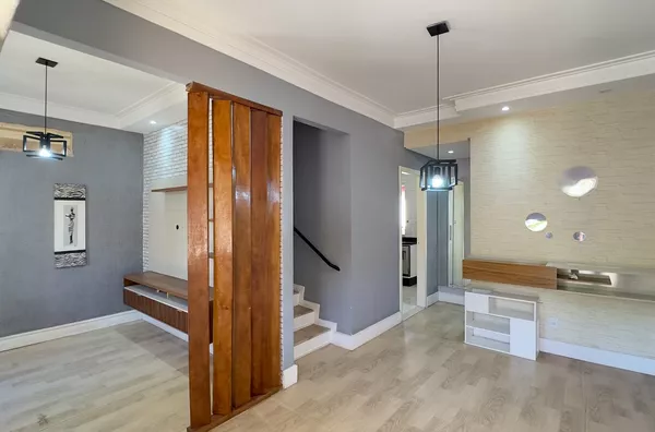 Sobrado com 3 Quartos sendo 2 Suítes, com armários Planejados no CONDOMÍNIO VILLA DI CAPRI, localizado no Bairro Despraiado, próximo ao Buffet Leila Malouf, Cuabá,