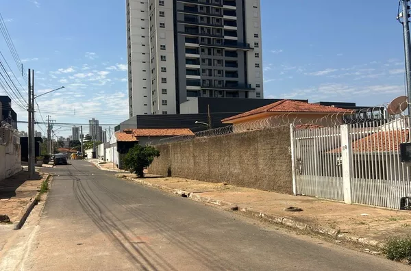 Casa De Esquina para venda,  Jardim Primavera, Cuiabá