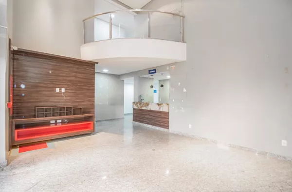 Amplo Prédio Comercial para Locação no Bairro Duque de Caxias, próximo ao Shopping Goiabeiras, Cuiabá.