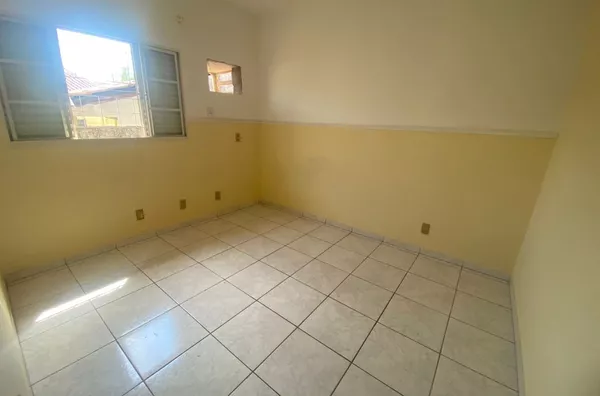 Oportunidade, Sobrado em condomínio fechado  no Jardim Italia com 03 quartos sendo 01 suite
