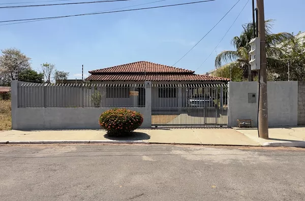 Casa para venda, 4 quarto(s) sendo 1 Suíte, próximo da Av. Fernando Correa da Costa,  Jardim Das Palmeiras, Cuiabá.