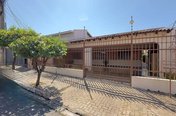 Casa Térrea Comercial/Residencial com Energia Solar e 4 Quartos em Localização Nobre - Próximo à UFMT - Cuiabá/MT