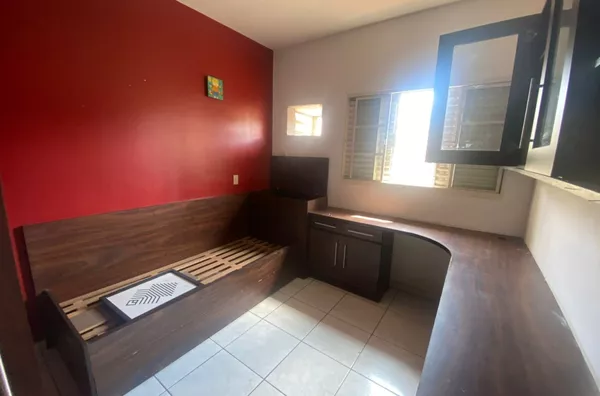 Oportunidade, Sobrado em condomínio fechado  no Jardim Italia com 03 quartos sendo 01 suite