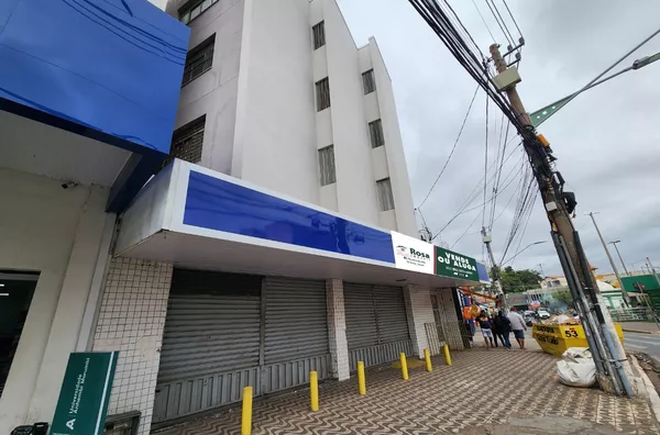 Prédio na Avenida Prainha, Centro