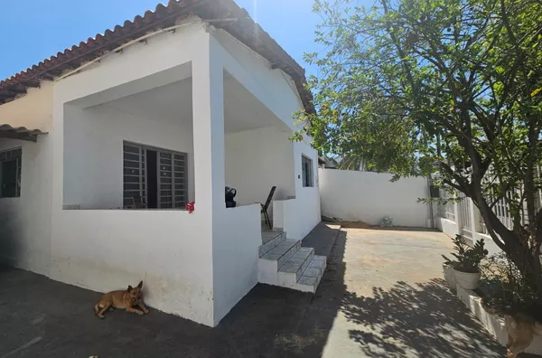 Casa para venda com perfeita localização comercial  no bairro  Jardim Cuiabá