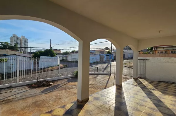 Casa de Esquina em Avenida de grande circulação de veículos, para venda,  Quilombo, Cuiabá