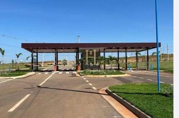 TERRENO NA AV. MÁRIO ANDREAZA, NO CONDOMÍNIO VERANA VÁRZEA GRANDE
