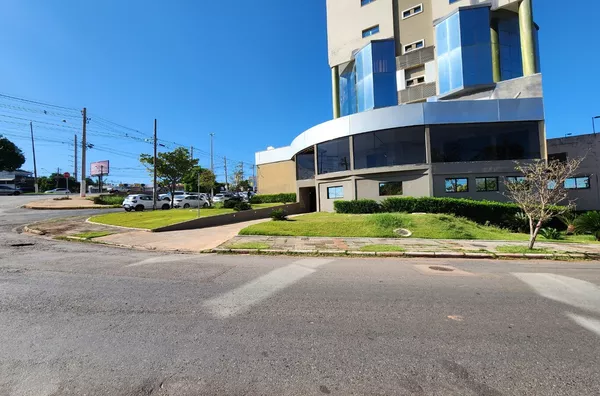 Sala comercial - acesso exclusivo, 18 vagas e depósito
