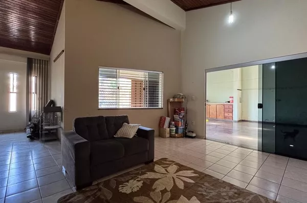 Casa térrea Residencial/Comercial para venda no Bairro Jardim Tropical, Cuiabá. Próximo ao Shopping 3 Américas e UFMT