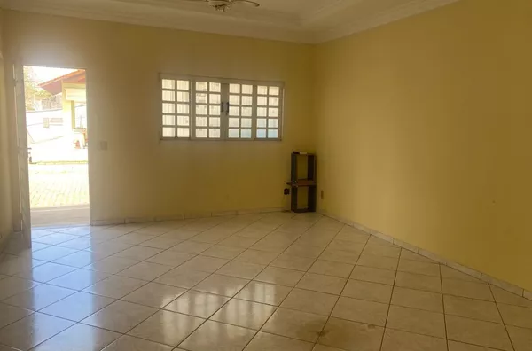 Oportunidade, Sobrado em condomínio fechado  no Jardim Italia com 03 quartos sendo 01 suite