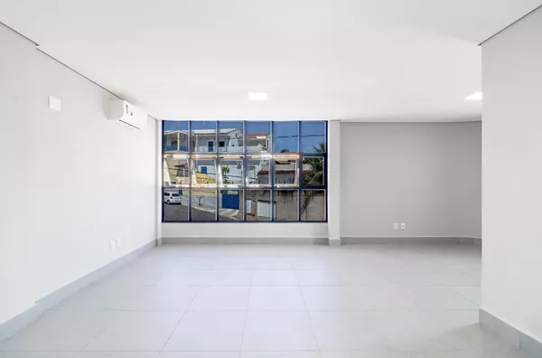 Sala Comercial Para Locação no Bairro Aráes, Próximo da Avenida Miguel Sutil, Cuiabá.