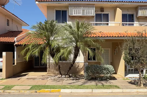 Sobrado com 3 Quartos sendo 2 Suítes, com armários Planejados no CONDOMÍNIO VILLA DI CAPRI, localizado no Bairro Despraiado, próximo ao Buffet Leila Malouf, Cuabá,