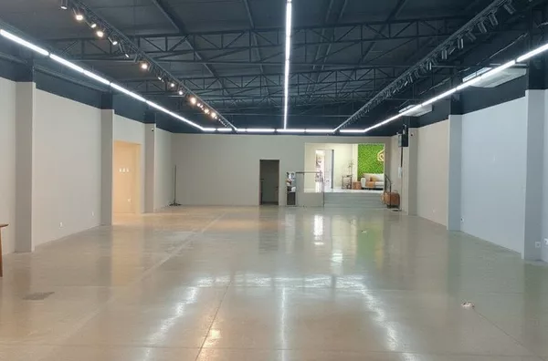Loja Comercial de Alto Padrão no Recanto dos Pássaros