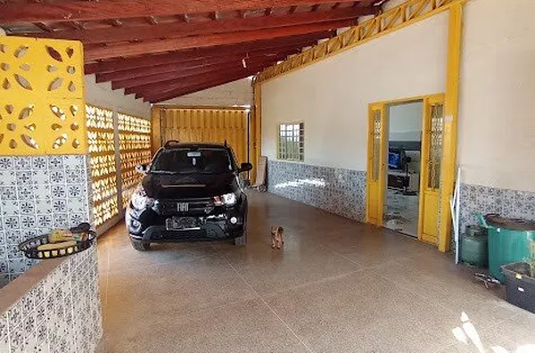 Casa de esquina para venda, 03 quartos sendo 1 suite, 2 vagas de garagem - Parque Cuiabá, Cuiabá