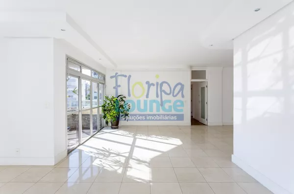 Imperdível apartamento no Centro de Florianópolis com 4 dormitórios!