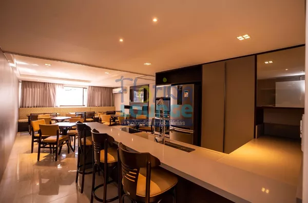 APARTAMENTO COM 3 SUÍTES NA TRINDADE PRONTO