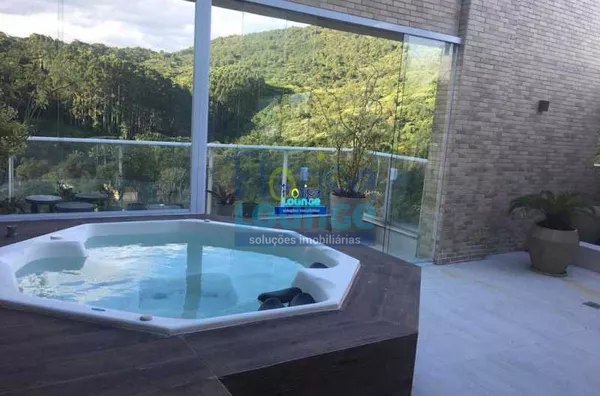 COBERTURA NO ITACORUBI COM 2 DORMITÓRIOS